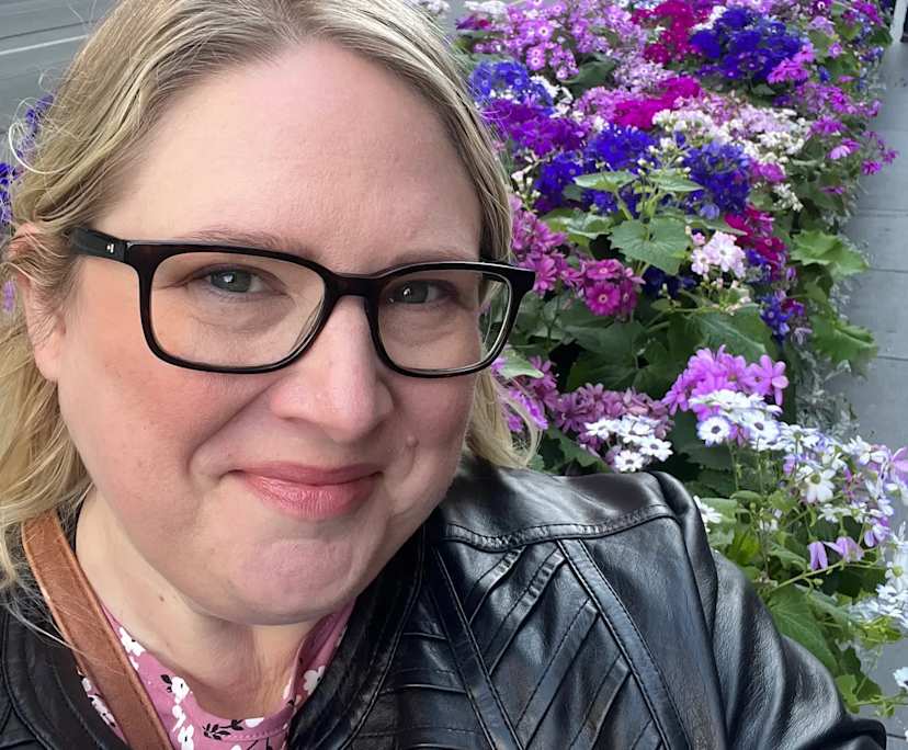 Monique (42), $380, Non-smoker, No pets, and No children