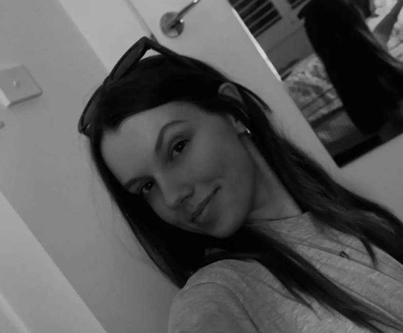 Mietta (20), $350, Non-smoker, Have pets, and No children