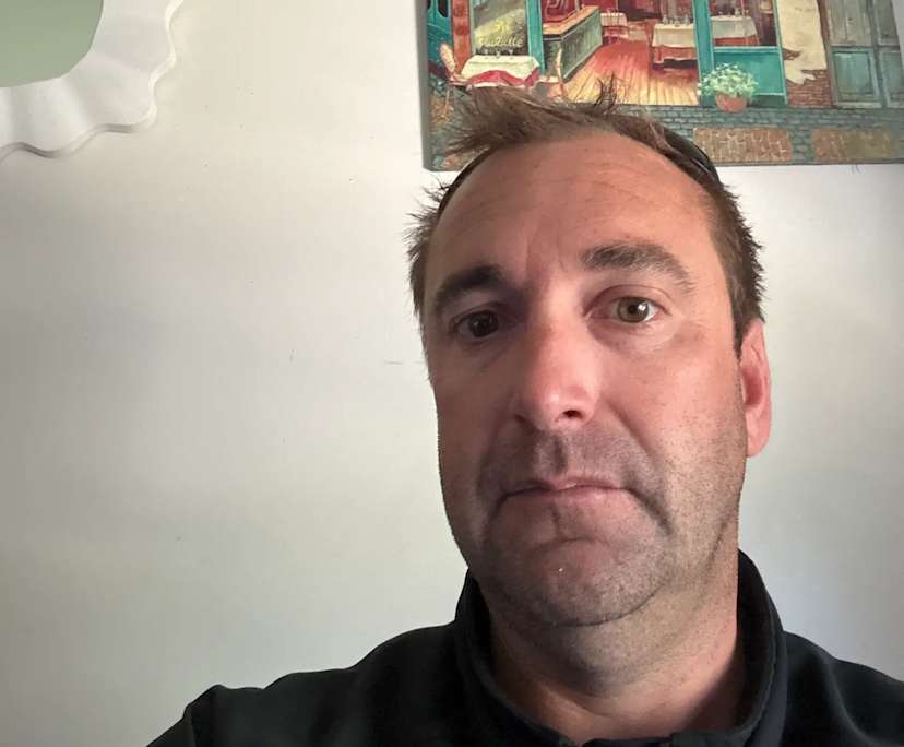 Jonathon (43), $320, Smoker, No pets, and No children