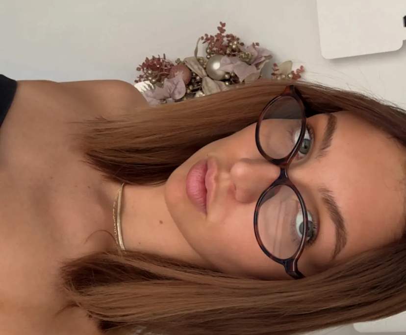 Lucinda (23), $350, Non-smoker, No pets, and No children