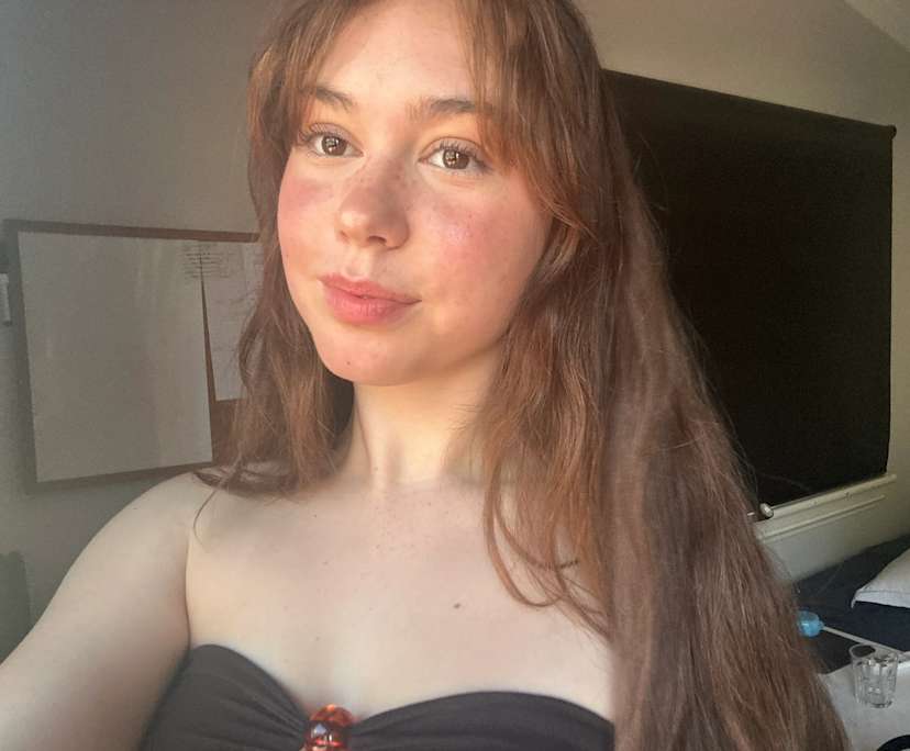 Lucy (19), $450, Non-smoker, No pets, and No children
