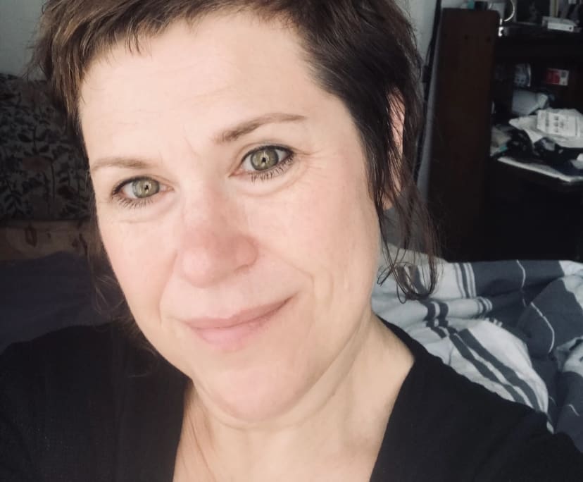 helena (55), $350, Non-smoker, Have pets, No children, and LGBTQIA+