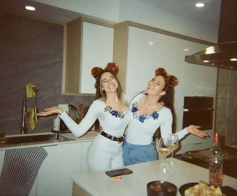 Chloé (27) and Mathilde (27), $300, LGBTQIA+, Non-smoker, Have pets, and No children