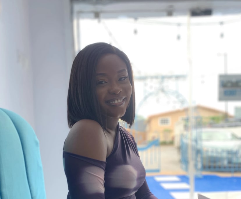 Dee (25), $700, Non-smoker, No pets, and No children