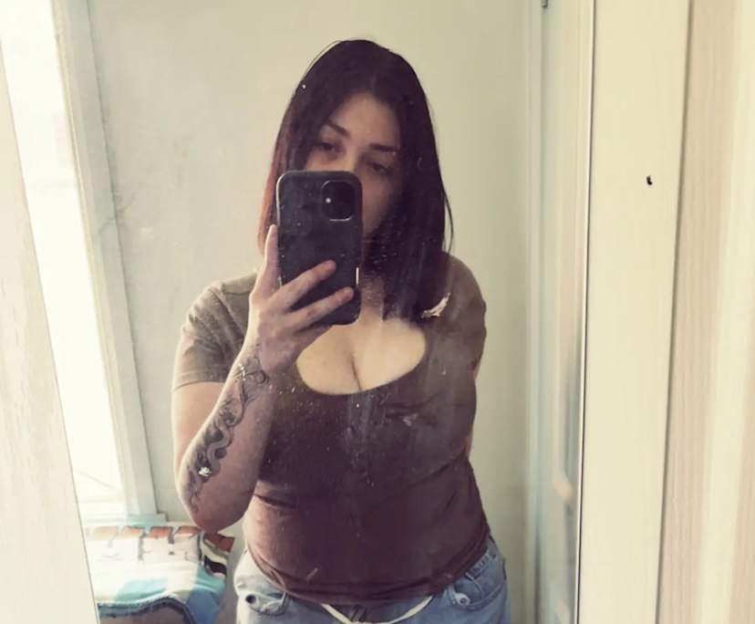 Angelique (19), $200, Smoker, Have pets, and No children