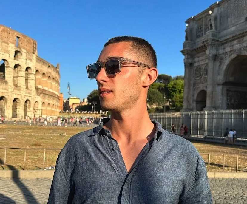 Matteo (27), $370, Have pets, LGBTQIA+, Non-smoker, and No children