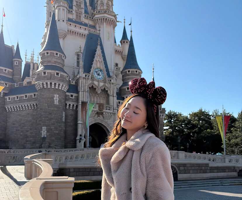 Ayana (23), $300, Non-smoker, No pets, and No children