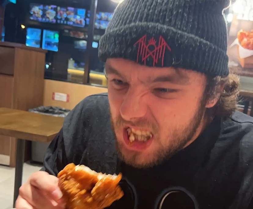 Nickolas (21), $300, No pets, Non-smoker, and No children