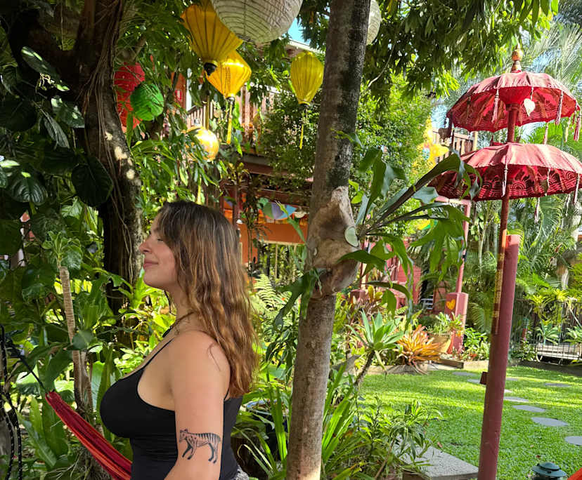 Carly (24), $300, Non-smoker, Have pets, and No children