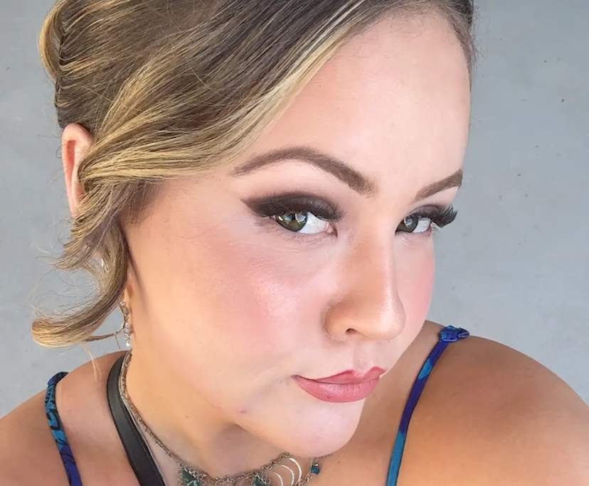 Sonya (21), $250, LGBTQIA+, Non-smoker, Have pets, and No children