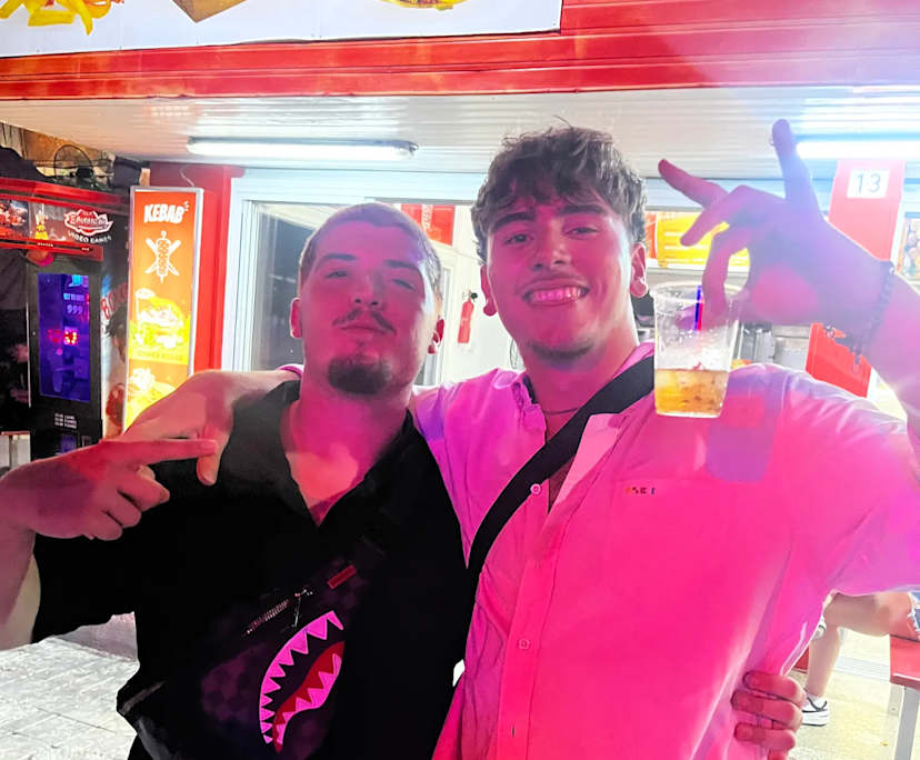 Jamie (19), $250, Have pets, Smoker, and No children