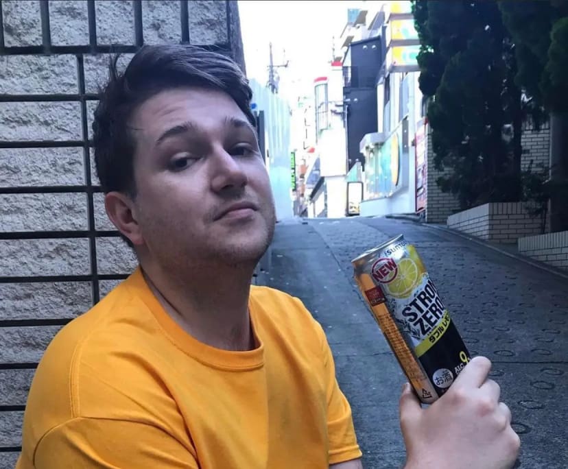 Luke (35), $300, No pets, No children, and Non-smoker