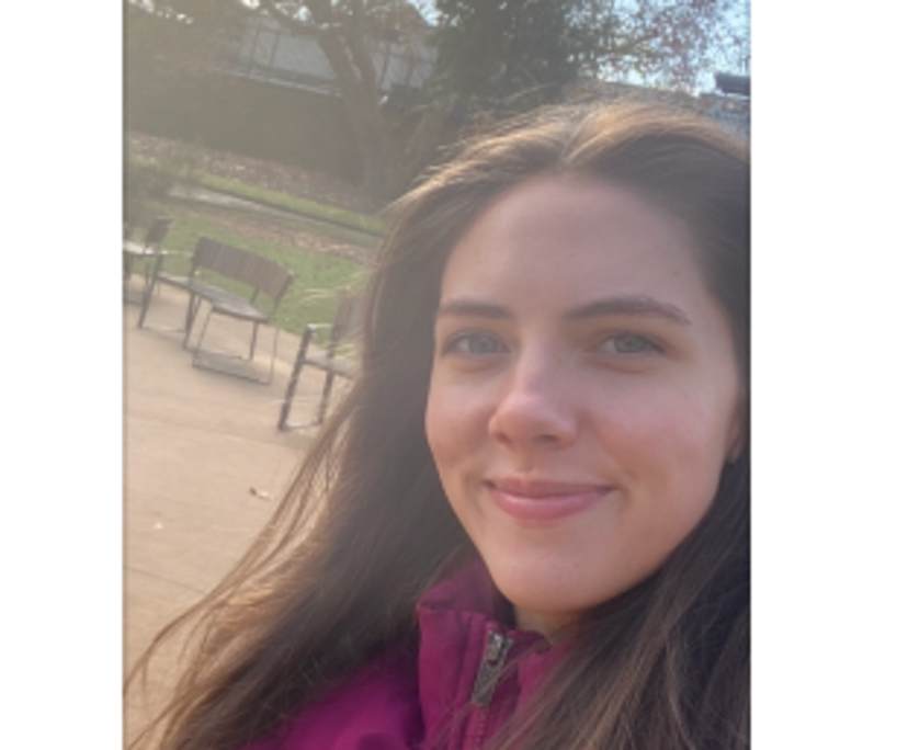 Sarah (27), $320, Non-smoker, Have pets, and No children