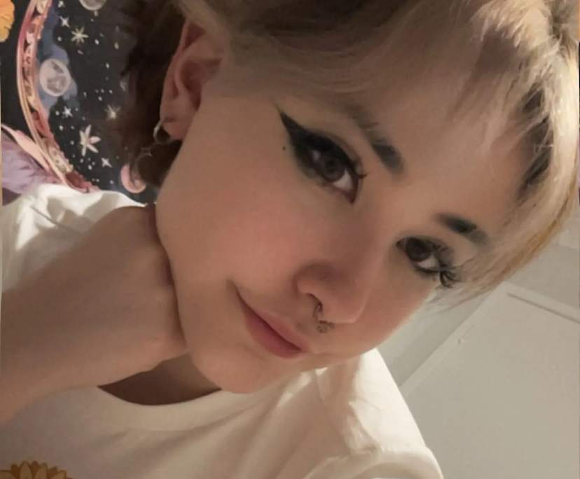 Leah (25), $600, Non-smoker, Have pets, and No children