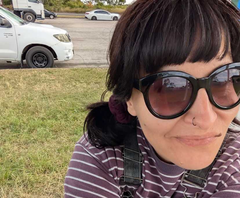 Nicole (42), $300, LGBTQIA+, Have pets, Smoker, and No children