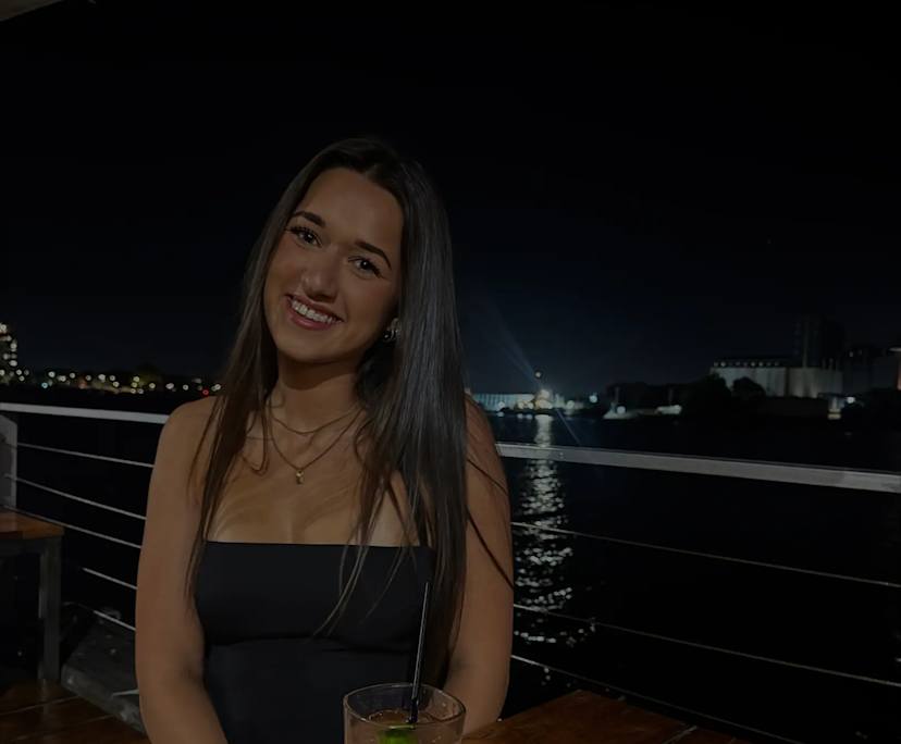 Alana (18), $350, No pets, Non-smoker, and No children