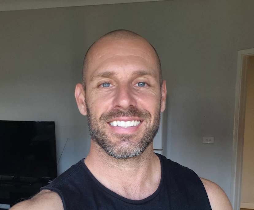 Matthew (41), $450, Non-smoker, Have children, and No pets