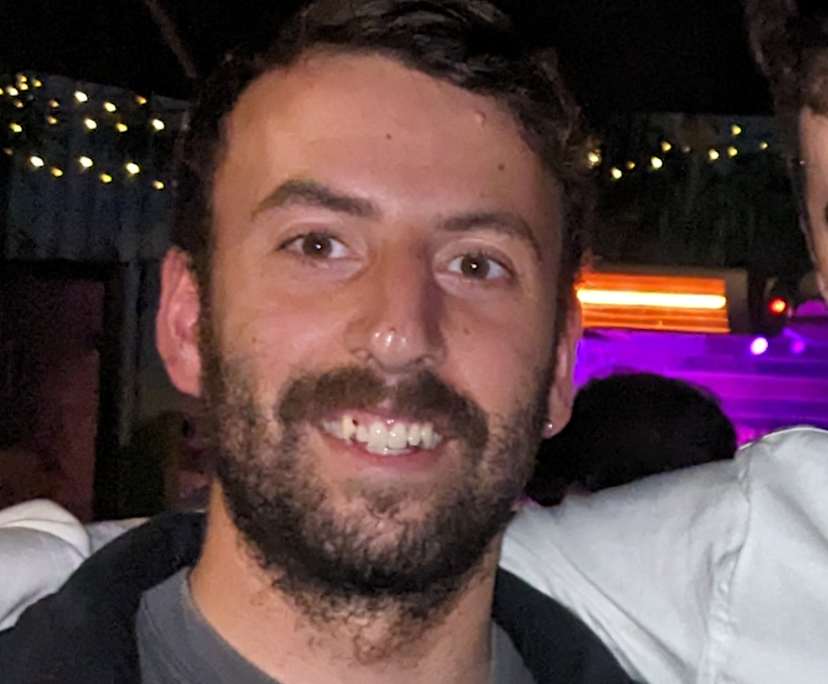 David (30), $350, Non-smoker, No pets, and No children