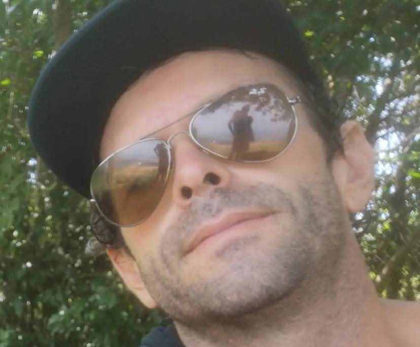 Ben (44), $450, No children, No pets, and Non-smoker