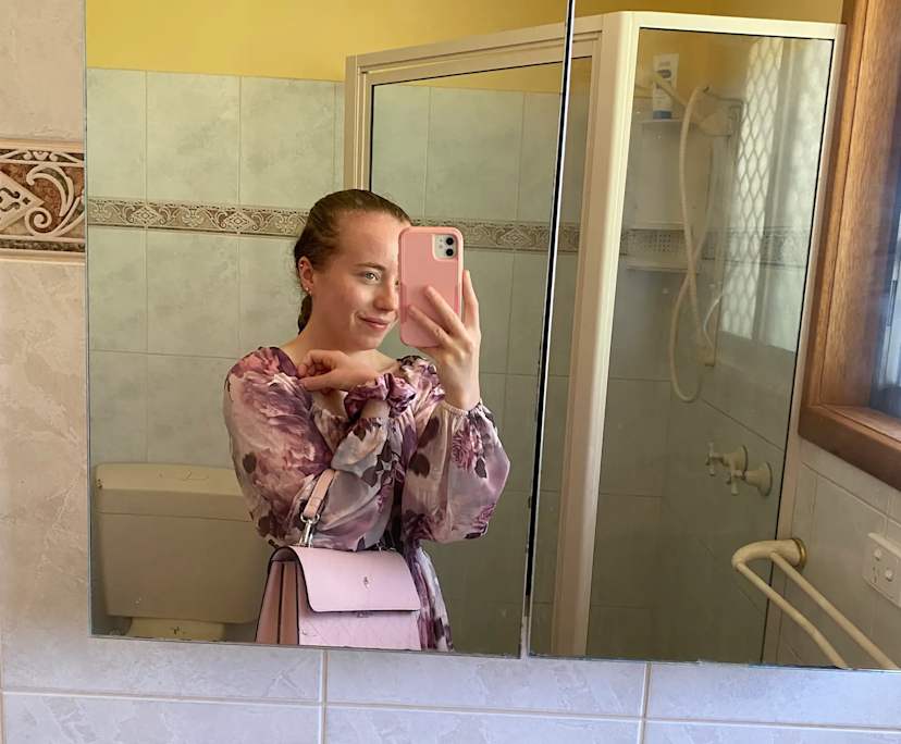 Bridget (26), $300, Non-smoker, Have pets, and No children