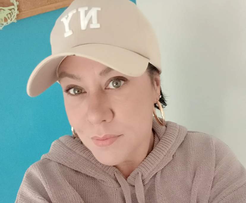 Janine (47), $350, Non-smoker, No pets, and No children