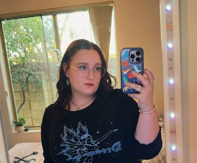 Maryann (28), $300, LGBTQIA+, Non-smoker, Have pets, and No children