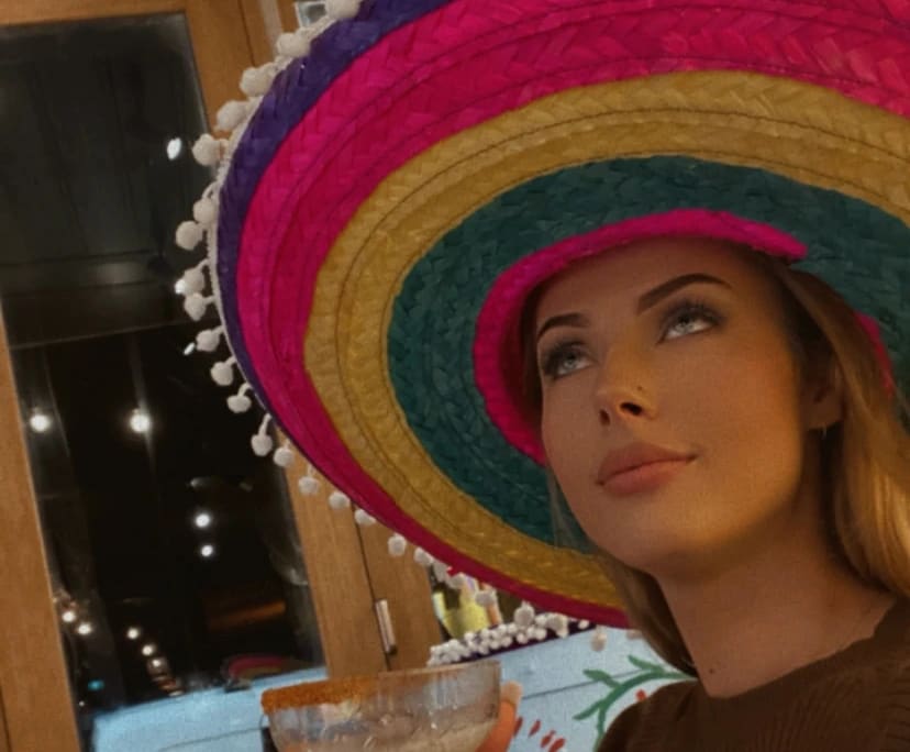 Chloe (26), $450, Non-smoker, No pets, and No children