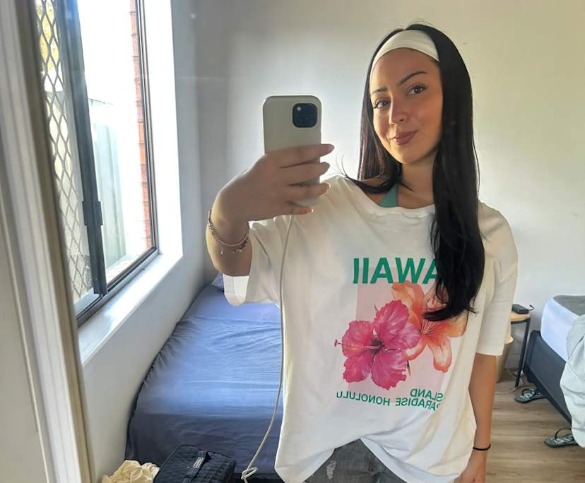 lorena (22), $330, Non-smoker, No pets, and No children