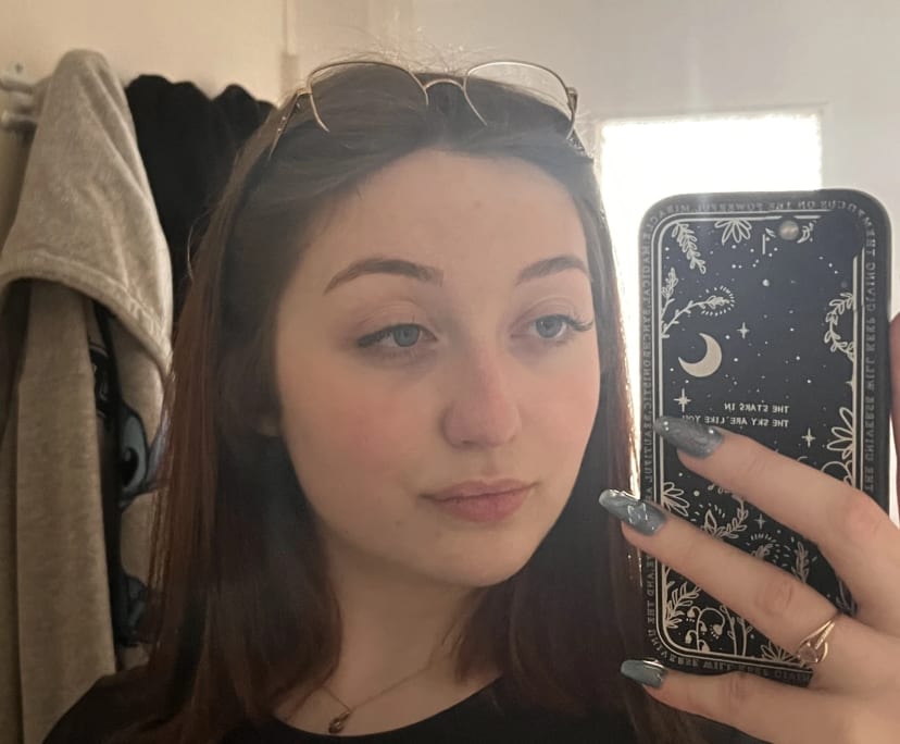 Elodie (23), $400, No pets, LGBTQIA+, Non-smoker, and No children