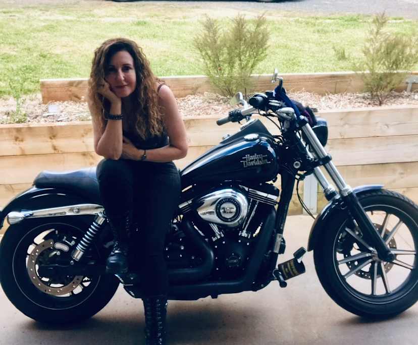 Rosanne (61), $100, Non-smoker, Have pets, and No children