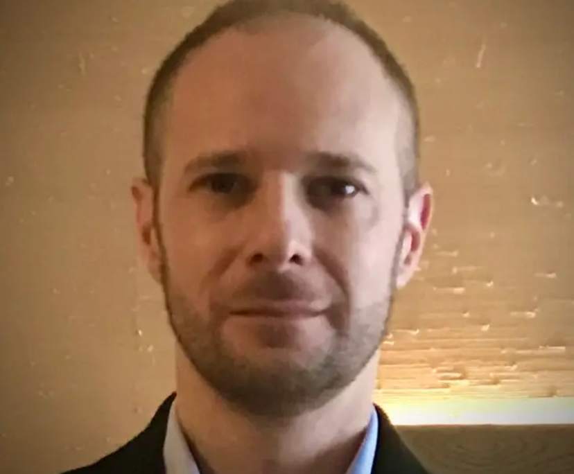 Matt (41), $350, Have pets, Non-smoker, and No children