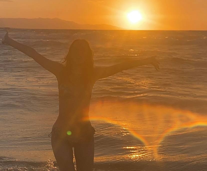 Isla (18), $250, Non-smoker, Have pets, and No children