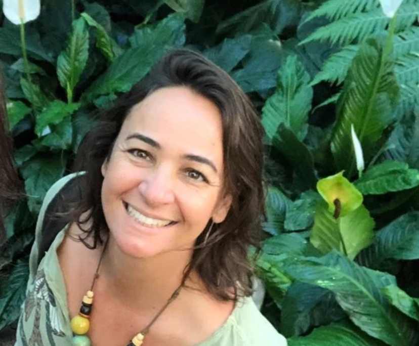 Celina (45), $400, Non-smoker, Have pets, and No children