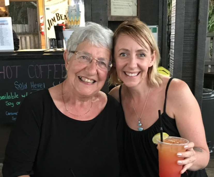 Zoe (50), $500, Non-smoker, Have pets, and No children