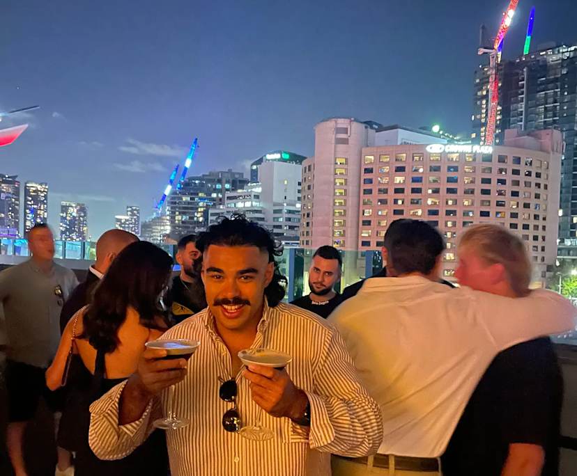 Bill (25), $350, Non-smoker, No pets, and No children