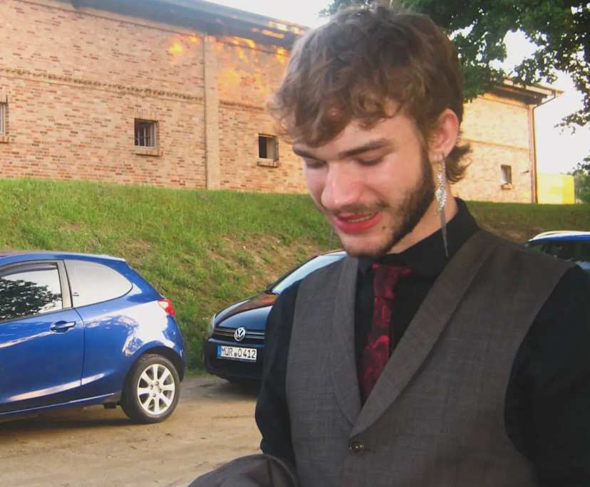 Krister (18), $200, LGBTQIA+, Smoker, No pets, and No children