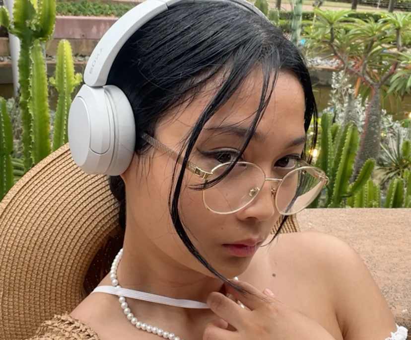 Htet (20), $300, Non-smoker, Have pets, and No children