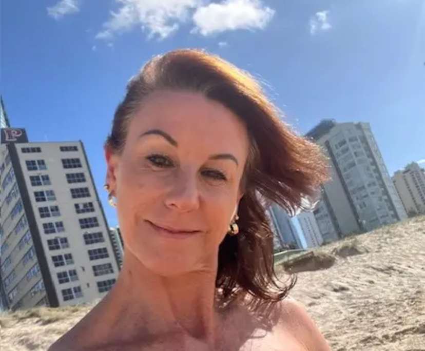 Rachael (45), $450, Non-smoker, Have pets, and No children