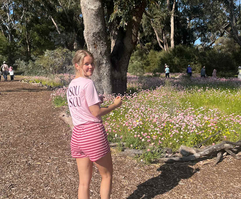 Louisa (25), $280, No children, Non-smoker, and No pets