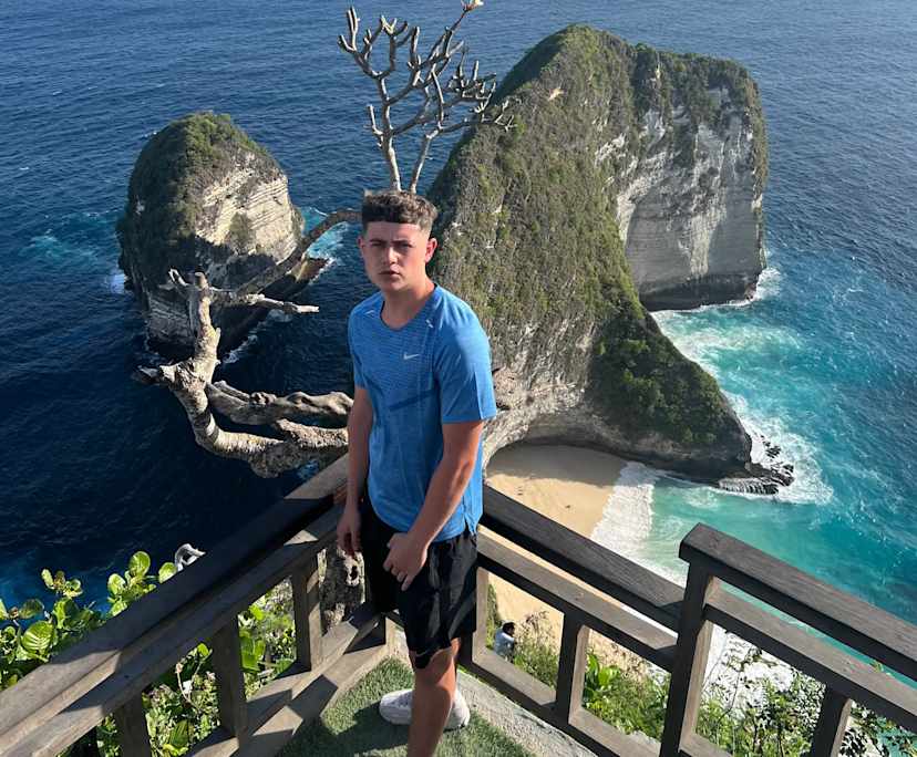 George (24), $600, Non-smoker, No pets, and No children