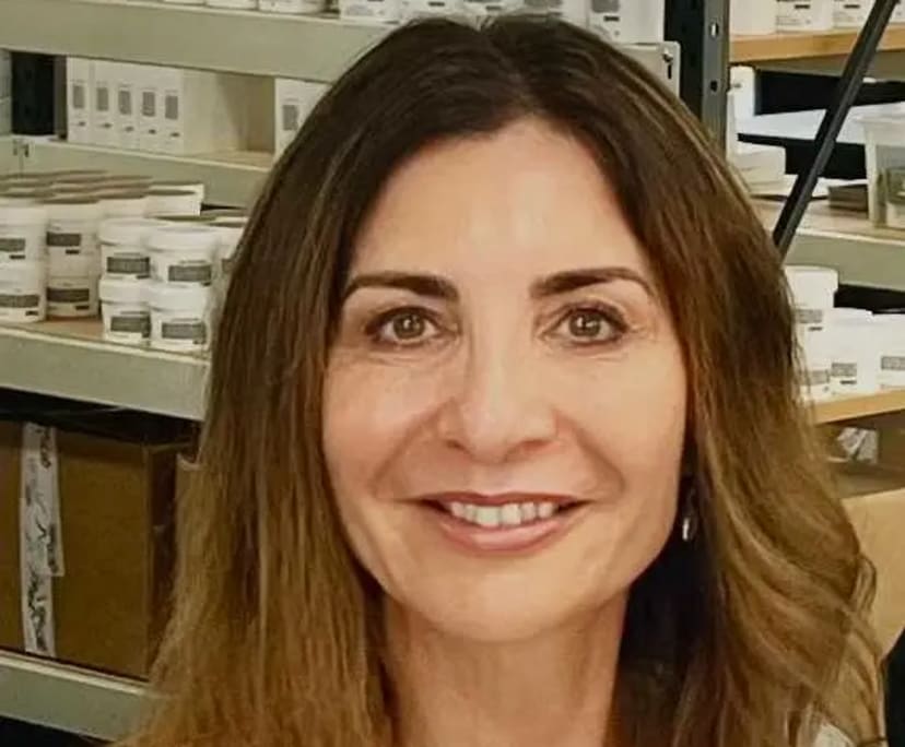 Naomi (51), $400, No pets, Non-smoker, and No children