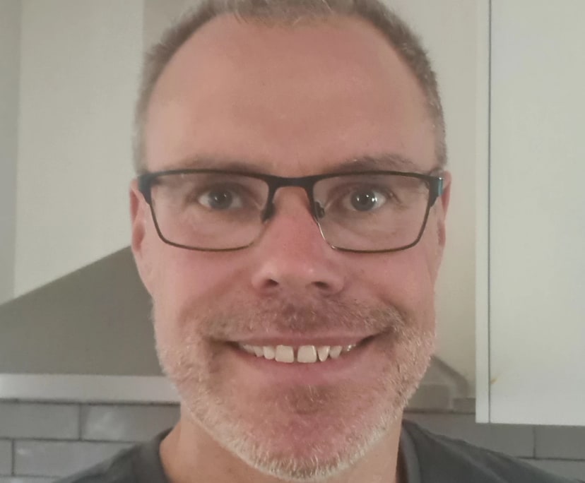 Daniel (43), $400, Non-smoker, No pets, and No children