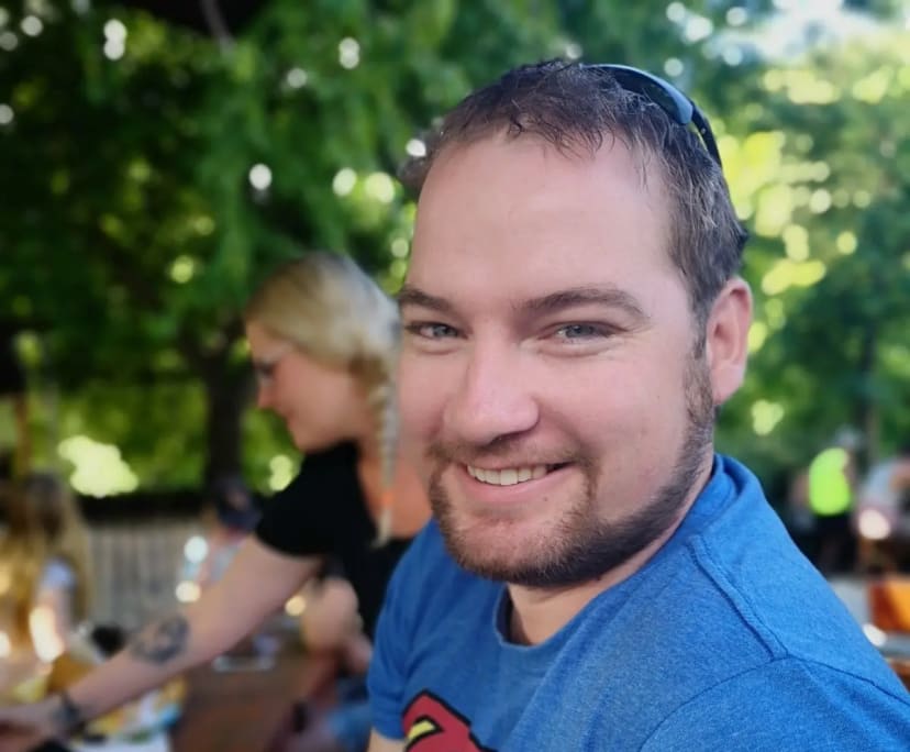 Nick (34), $350, Non-smoker, Have pets, and No children