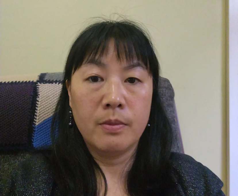 Anna (44), $200, Non-smoker, Have pets, and No children