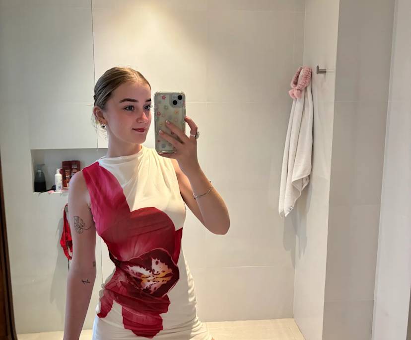 Olivia (19), $250, Non-smoker, Have pets, and No children