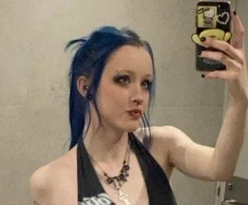 Holly (20), $225, LGBTQIA+, Smoker, No pets, and No children