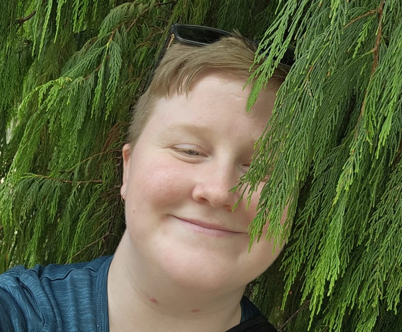 Elizabeth (25), $300, No pets, LGBTQIA+, Non-smoker, and No children