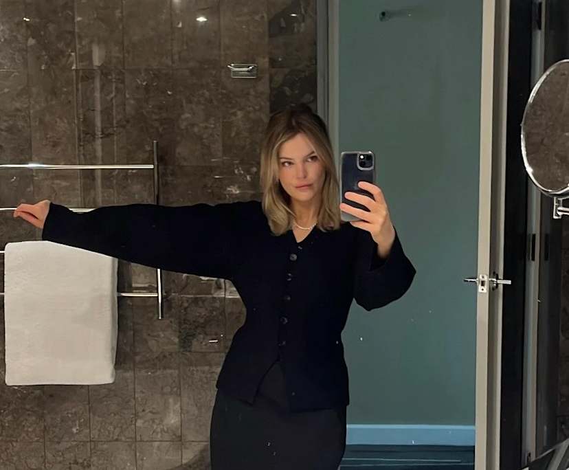 Jessica (35), $500, Non-smoker, Have pets, and No children