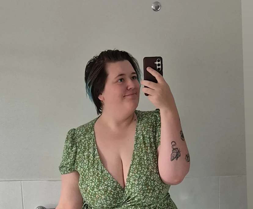 Bee (24), $200, LGBTQIA+, Non-smoker, No pets, and No children