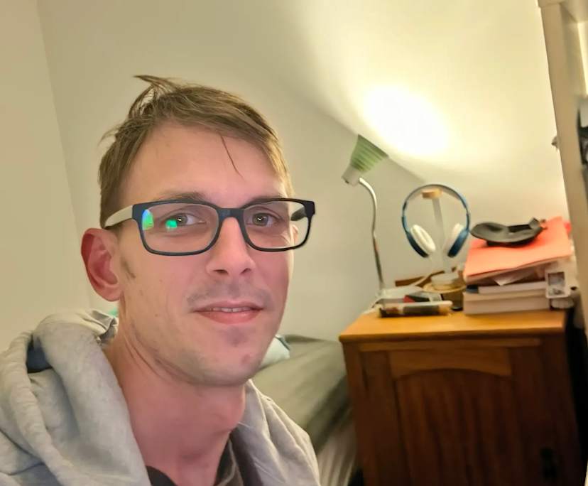 Jake (34), $300, Non-smoker, Have children, and No pets
